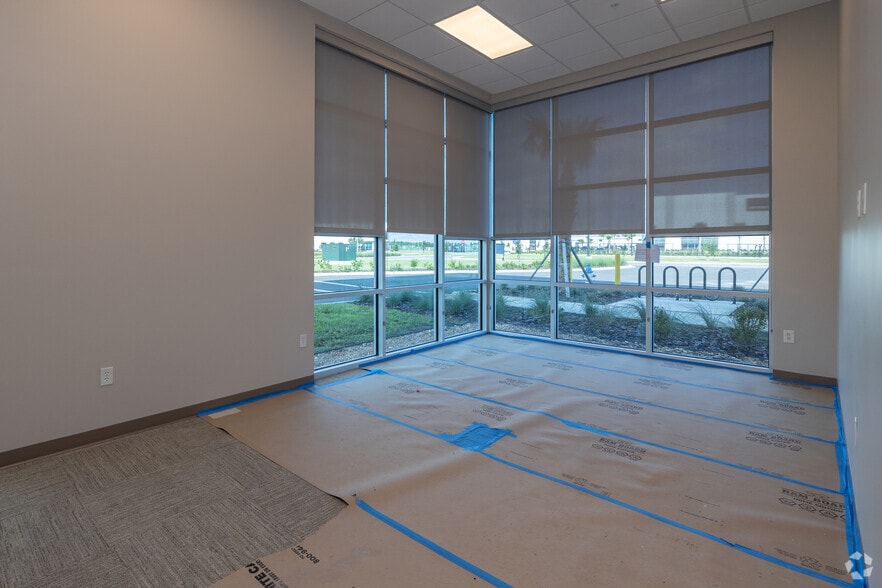 More Photos Of 1511 Zoo Pky, Jacksonville Distribution For Lease