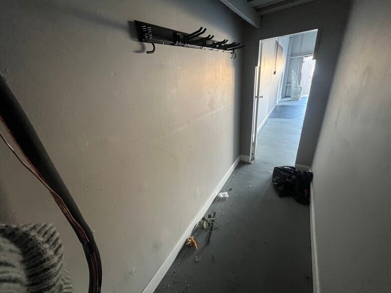 More Photos Of 5449 Benchmark Ln, Sanford Warehouse For Lease