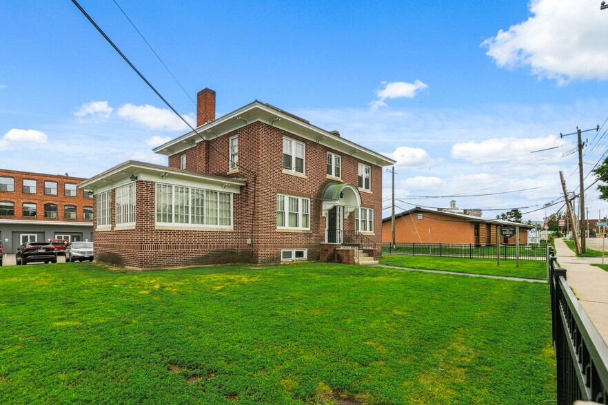 More Photos Of 93 Roxbury St, Keene Office For Sale