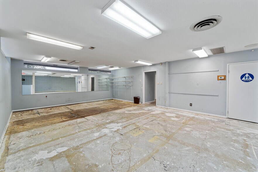 More Photos Of 3535 E 7th St, Long Beach Medical For Lease