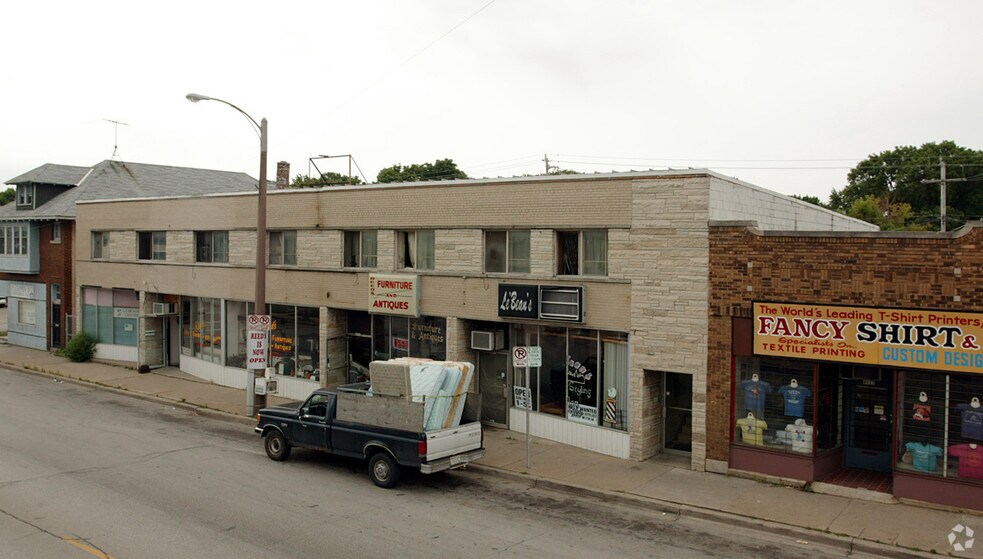 More Photos Of 4905-4913 W Center St, Milwaukee Storefront Retail Office For Lease