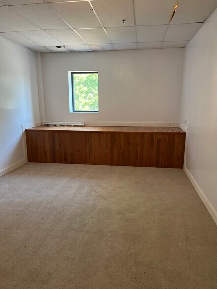 More Photos Of 4388 Sudderth Rd, Buford Warehouse For Sale