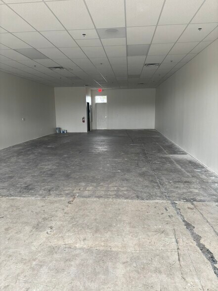 More Photos Of 7880 Telegraph Rd, Ventura Freestanding For Lease