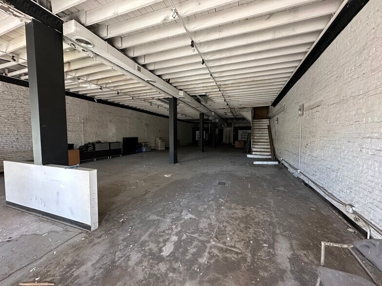 More Photos Of 512 E 47th St, Chicago Storefront Retail Office For Sale