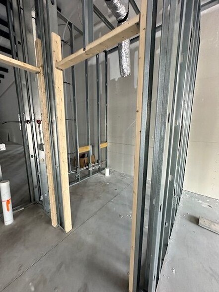 More Photos Of 4921 Lena Rd, Bradenton Industrial For Lease