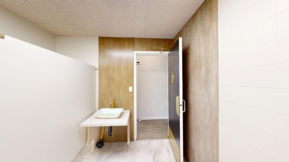 More Photos Of 4810 50 st, Stettler Flex For Lease