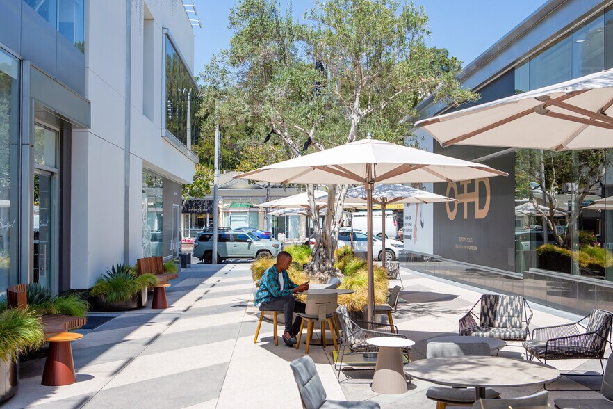 More Photos Of 8590 W Sunset Blvd, West Hollywood Freestanding For Lease