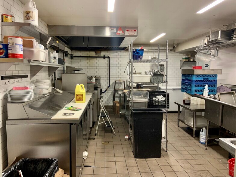 More Photos Of 15-19 Wyckoff Ave, Brooklyn Warehouse For Lease