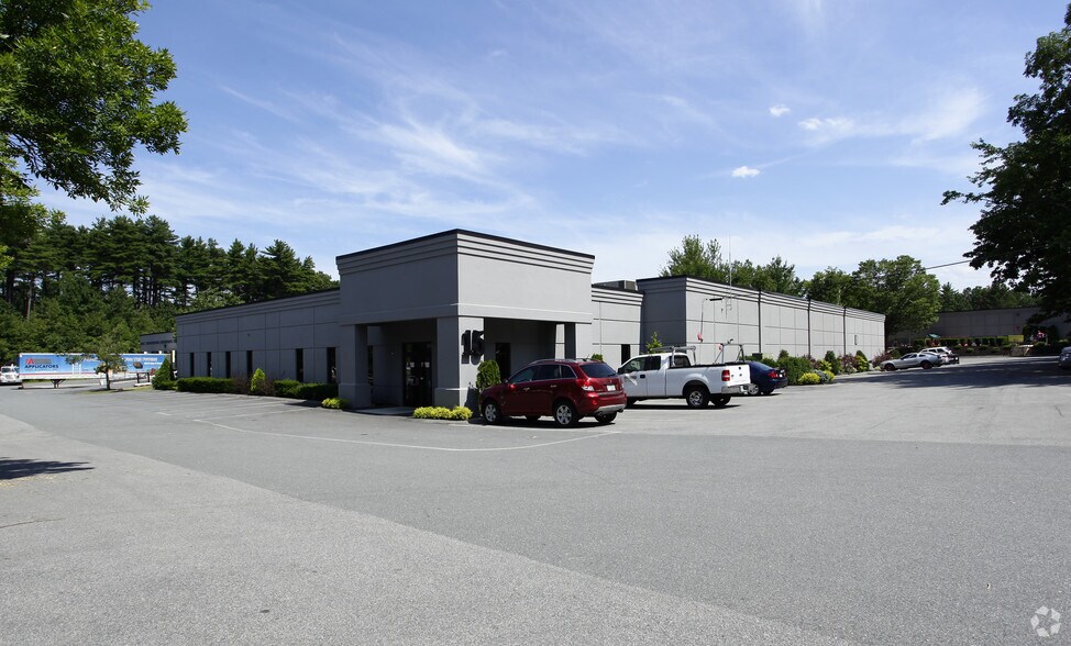 More Photos Of 15 Keewaydin Dr, Salem Warehouse For Lease