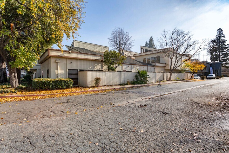 More Photos Of 2848 Arden Way, Sacramento Office For Lease