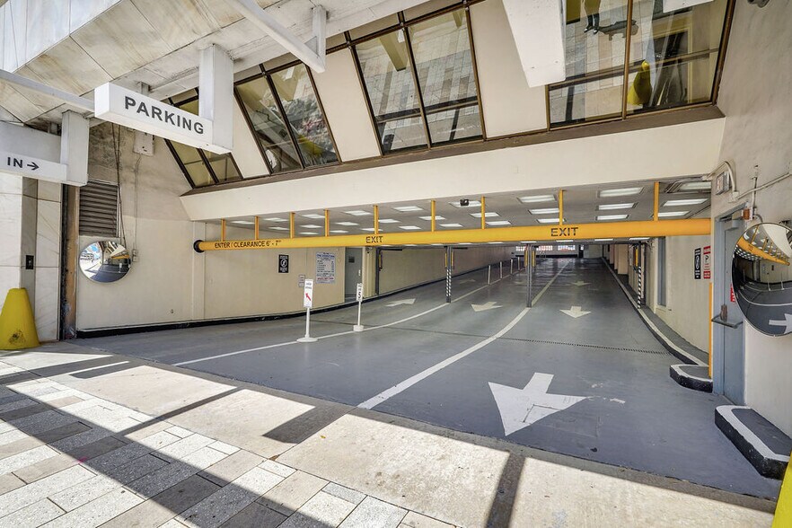 More Photos Of 1 SE 3rd Ave, Miami Office For Lease