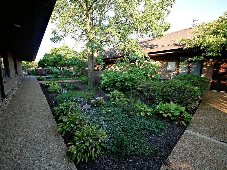 More Photos Of 511-515 Thornhill Dr, Carol Stream Unknown For Lease