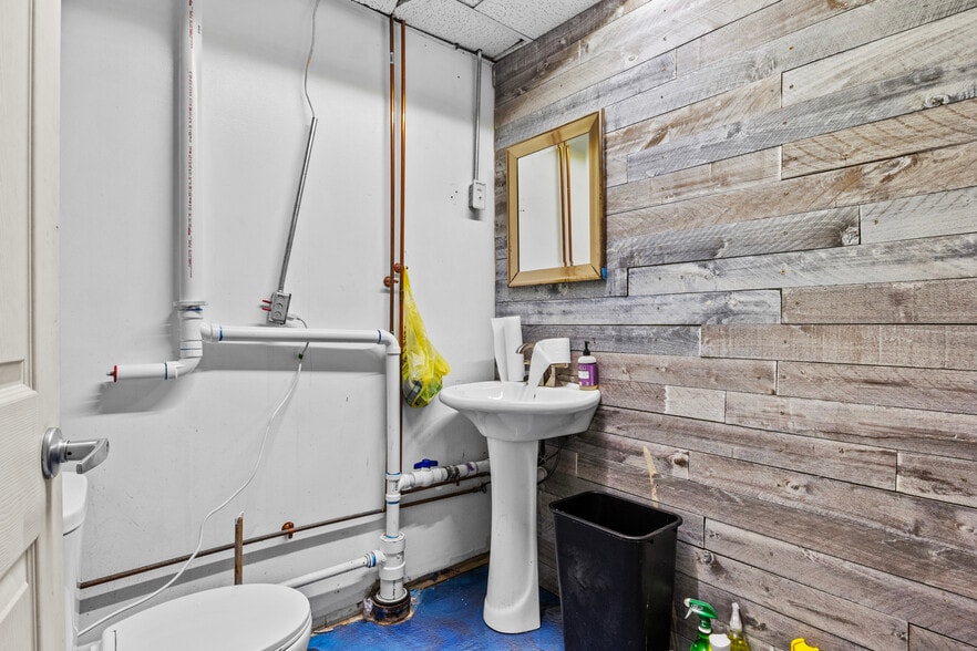 More Photos Of 1415-1419 Leestown Rd, Lexington General Retail For Sale