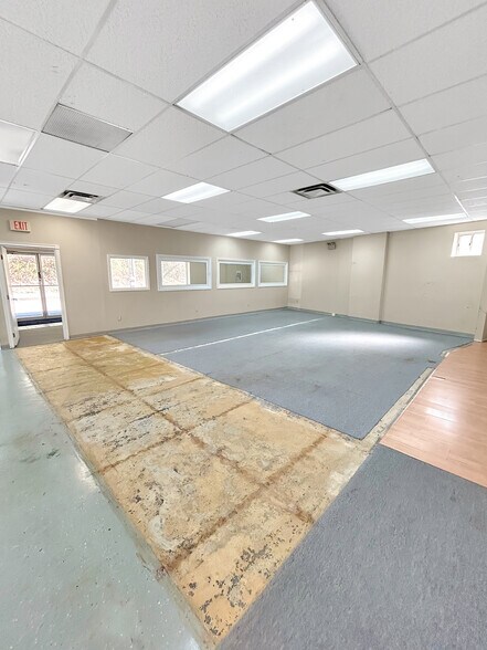 More Photos Of 703 US-30, Imperial General Retail For Lease
