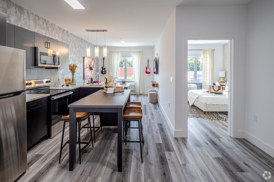 More Photos Of 102 Washington Ave, Belleville Apartments For Lease