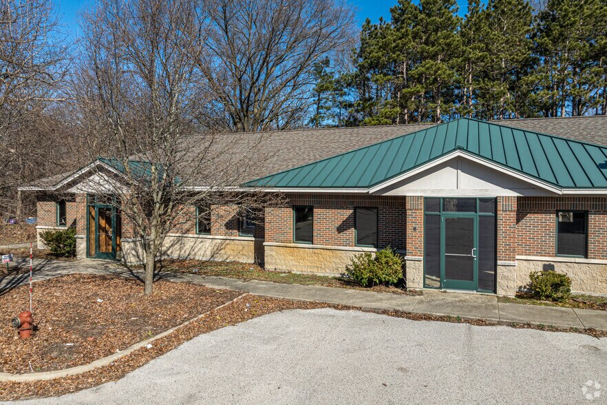 More Photos Of 957 Brookhaven Ct, Muskegon Office For Sale