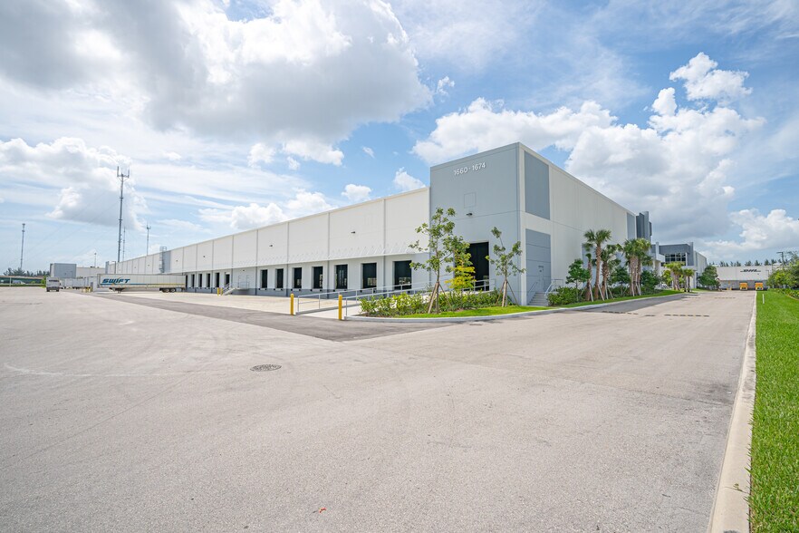 More Photos Of 1620 NW 215th St, Miami Gardens Unknown For Lease