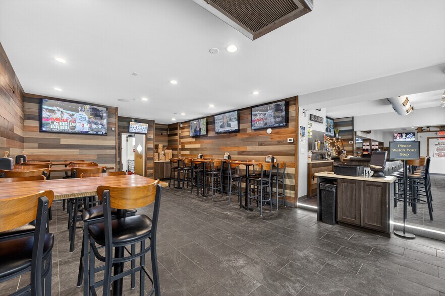 More Photos Of 8713 Gravois Rd, Saint Louis Restaurant For Sale