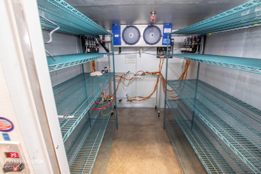 More Photos Of 1462 NE Cushing Dr, Bend General Retail For Lease