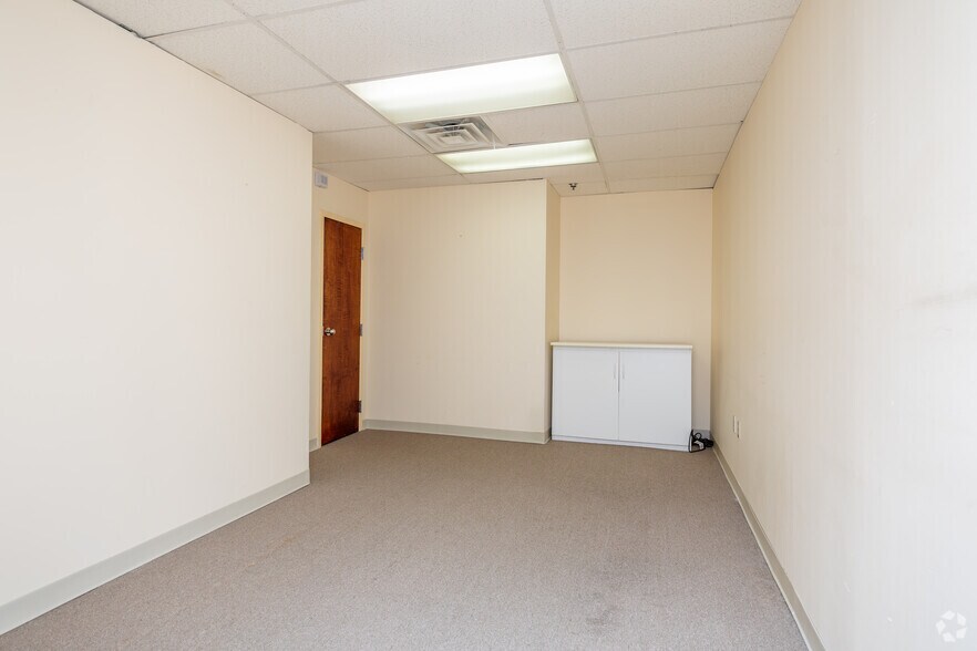 More Photos Of 408 E 4th St, Bridgeport Office For Lease