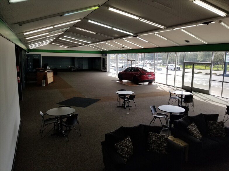 More Photos Of 4616 SE 82nd Ave, Portland Auto Dealership For Lease