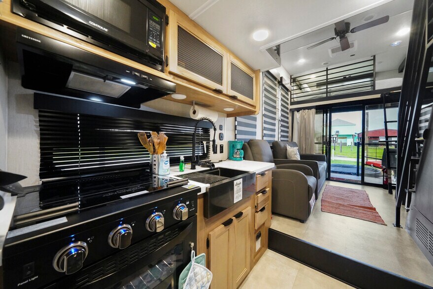 More Photos Of 1845 Oleander, Crystal Beach Trailer Camper Park For Sale