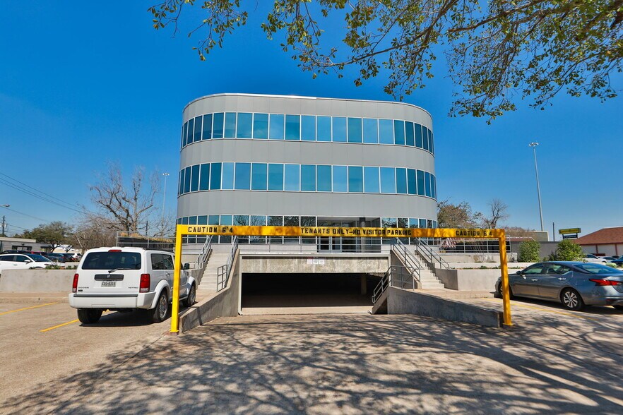 More Photos Of 8955 Katy Fwy, Houston Office For Lease