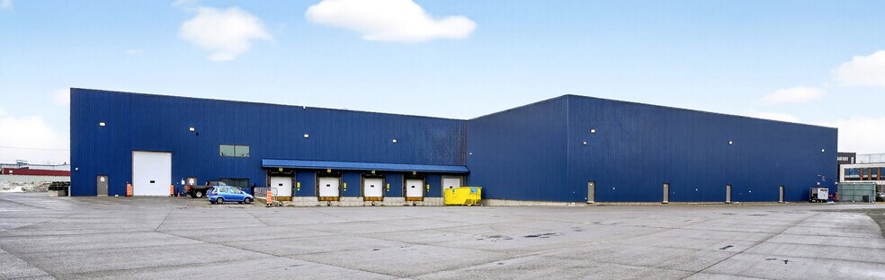 Primary Photo Of 165 Rue Bélanger, Châteauguay Distribution For Sale