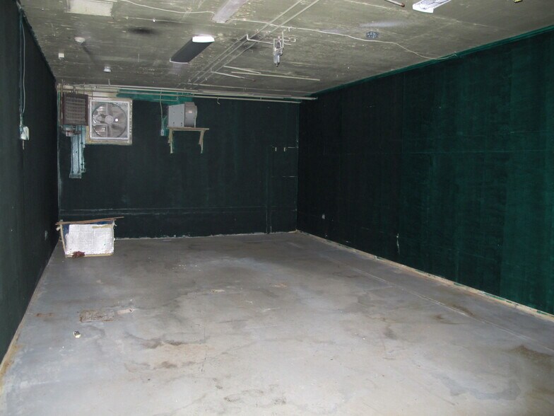 More Photos Of 150 China, Winslow Warehouse For Sale