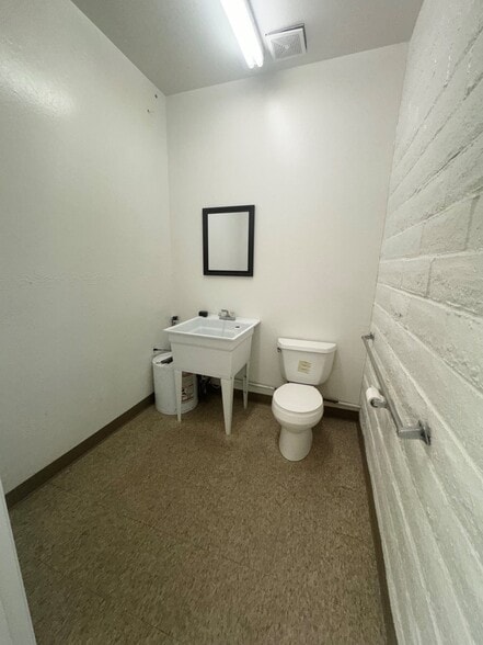 More Photos Of 2920-2972 Churn Creek Rd, Redding General Retail For Lease