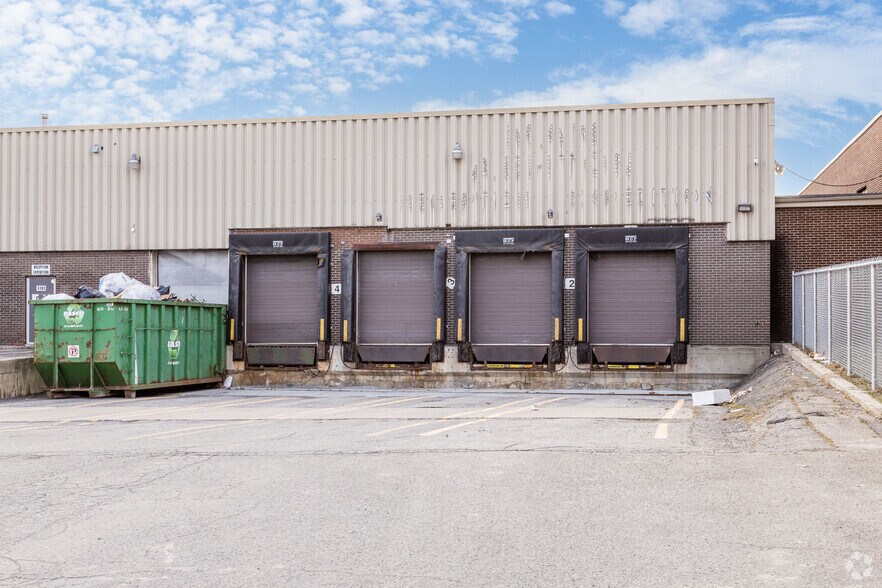 More Photos Of 7875 Rte Transcanadienne, Montréal Warehouse For Lease