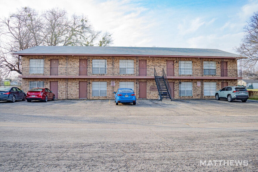Primary Photo Of 201 W Lincoln Ave, Copperas Cove Apartments For Sale