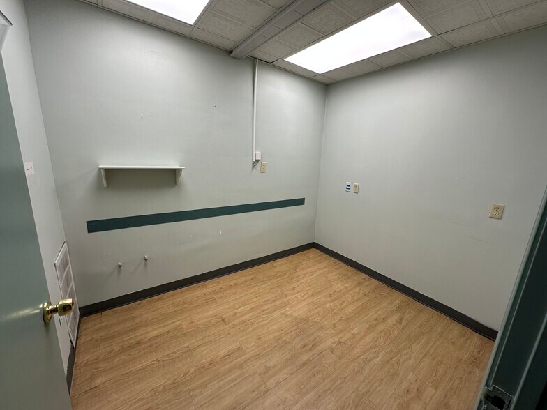 More Photos Of 6338 S Pulaski Rd, Chicago Storefront For Lease