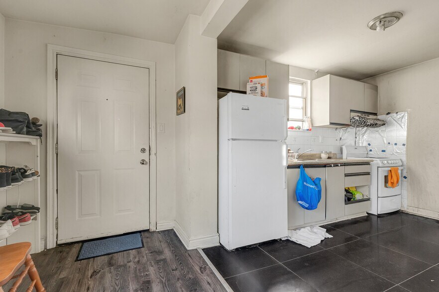 More Photos Of 70 Ottawa St N, Hamilton Storefront Retail Residential For Lease