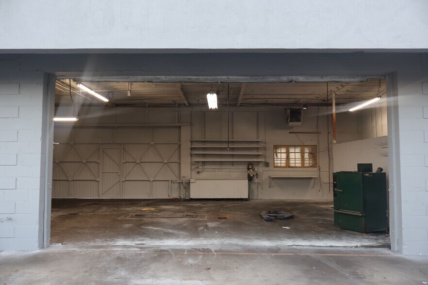 More Photos Of 13300 Burbank Blvd, Van Nuys Auto Repair For Sale