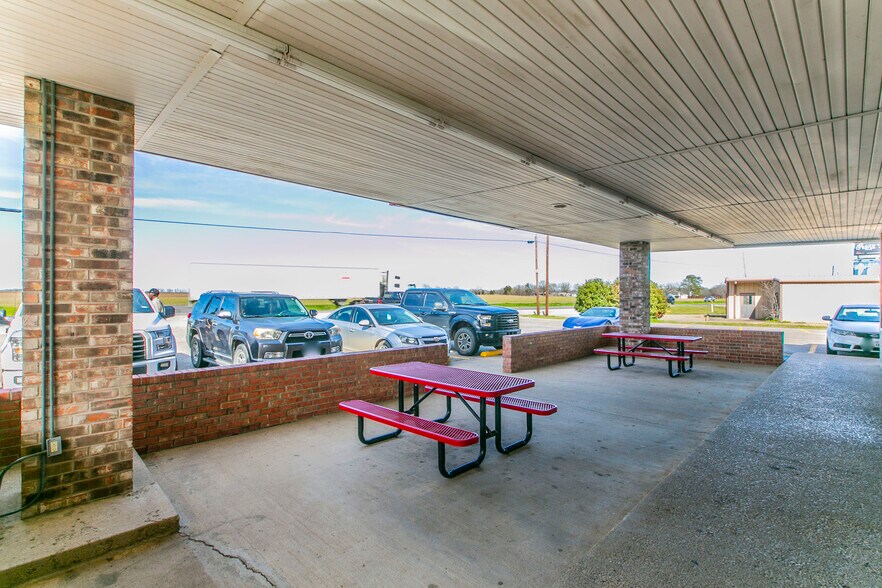 More Photos Of 200 State Highway 31, Trinidad Fast Food For Sale