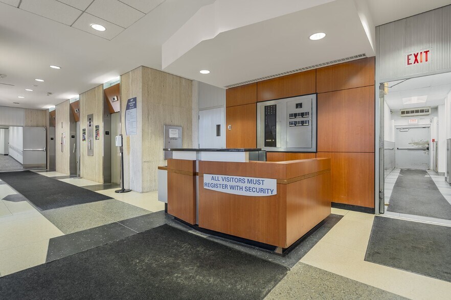 More Photos Of 55-75 Erieview Plz, Cleveland Office For Sale