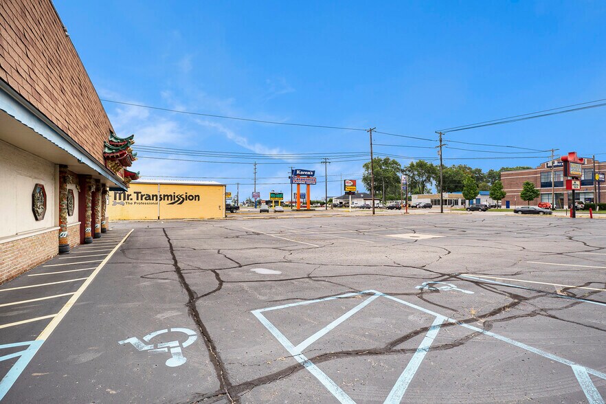 More Photos Of 2320 S Dort Hwy, Flint Restaurant For Sale