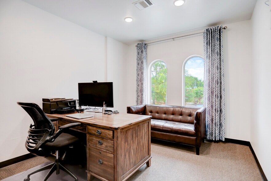 More Photos Of 6544 Greatwood Pky, Sugar Land Loft Creative Space For Lease