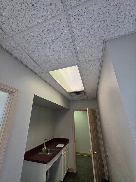 More Photos Of 21150 W Capitol Dr, Brookfield Loft Creative Space For Sale