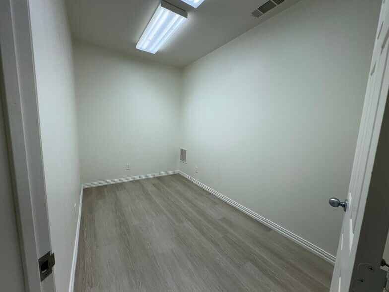 More Photos Of 3606 Marvin D Love Fwy, Dallas Medical For Lease