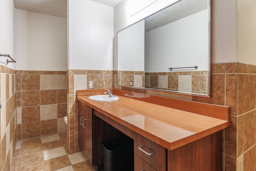 More Photos Of 1151 Industry Rd, Sturgis Manufacturing For Sale