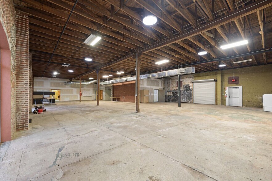 More Photos Of 214 E Garden St, Pensacola Storefront Retail Office For Lease