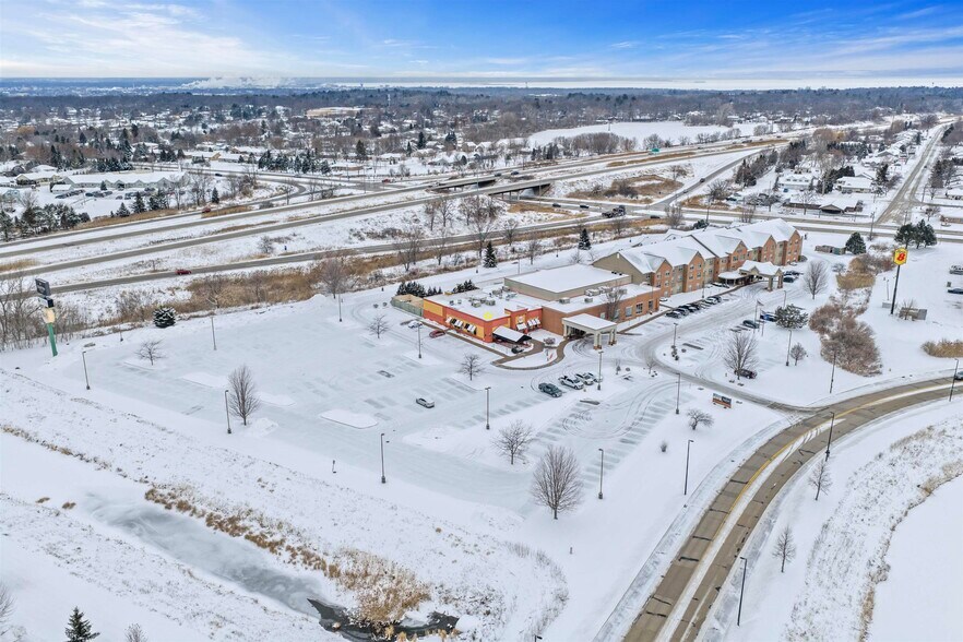 More Photos Of 850 Kepler Dr, Green Bay Restaurant For Sale