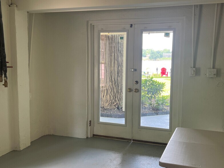 More Photos Of 3227 River Rd, Louisville Specialty For Sale