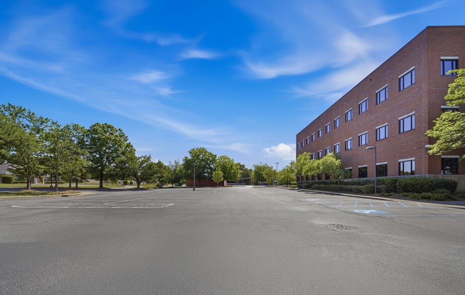 More Photos Of 1900 10th Ave, Columbus Medical For Lease