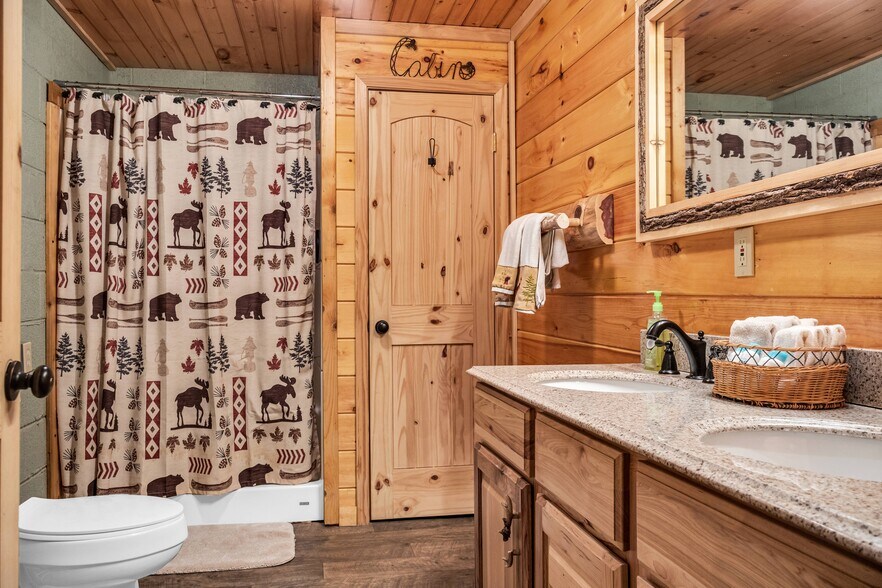 More Photos Of 301 School St, Tellico Plains Freestanding For Sale