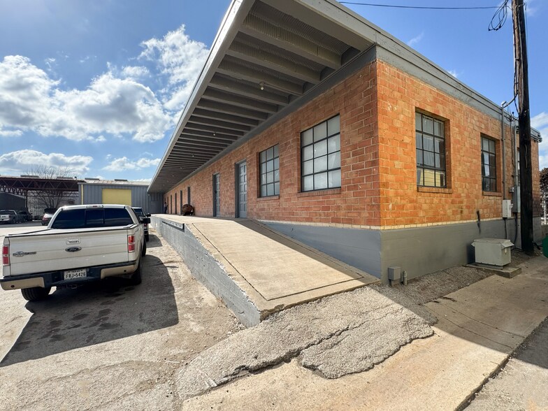 More Photos Of 2915 S Zarzamora St, San Antonio Unknown For Lease