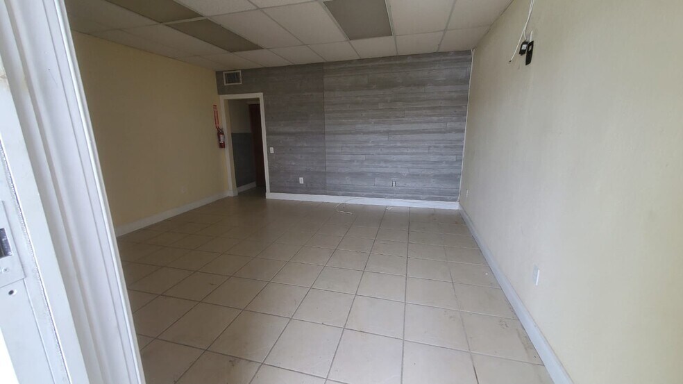More Photos Of 330-332 W 9th St, Hialeah Storefront Retail Office For Lease