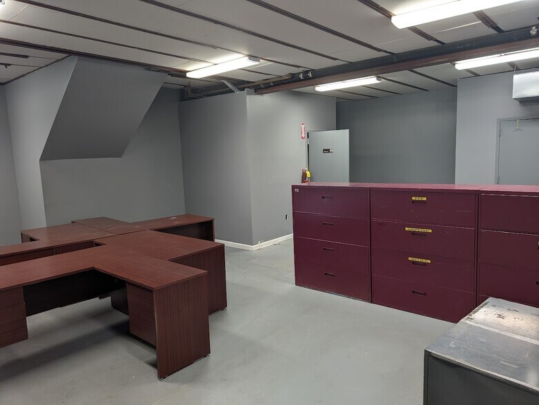 More Photos Of 43 Polk Ave, Hempstead Warehouse For Sale